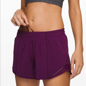 lululemon athletica hotty hot shorts size 2 (4 in)